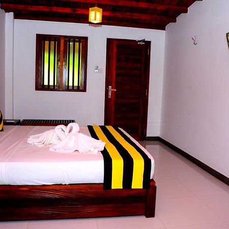 Happy Banana Hotel Unawatuna Extérieur photo