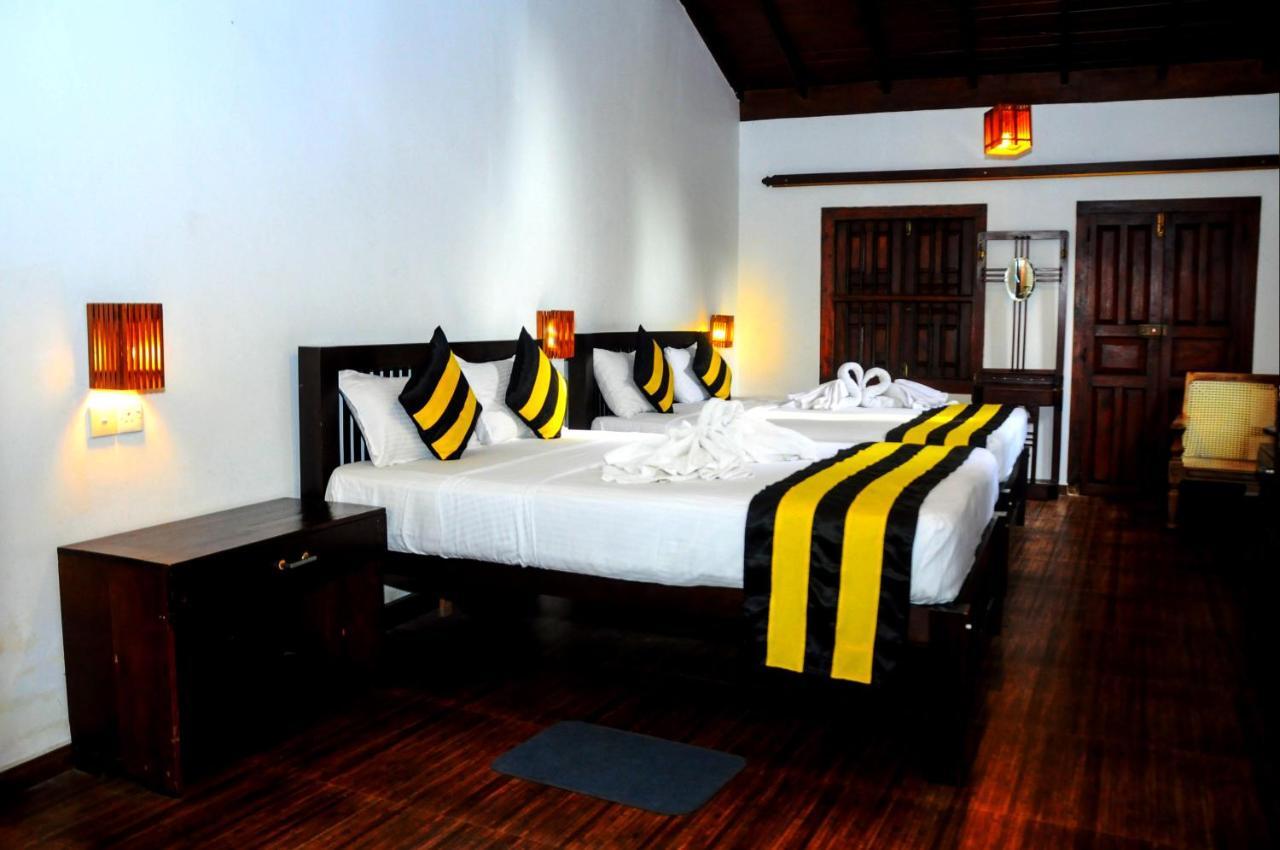 Happy Banana Hotel Unawatuna Extérieur photo