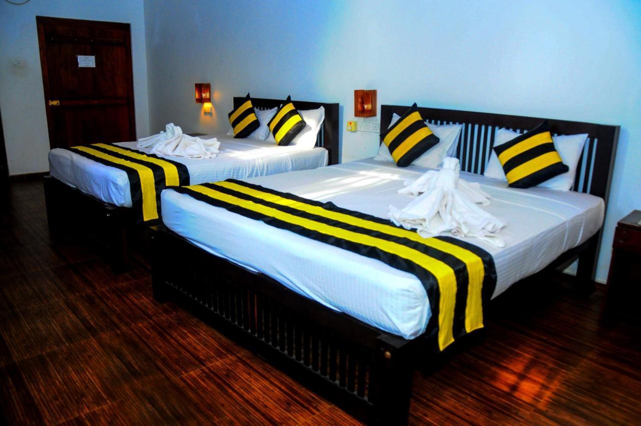 Happy Banana Hotel Unawatuna Extérieur photo