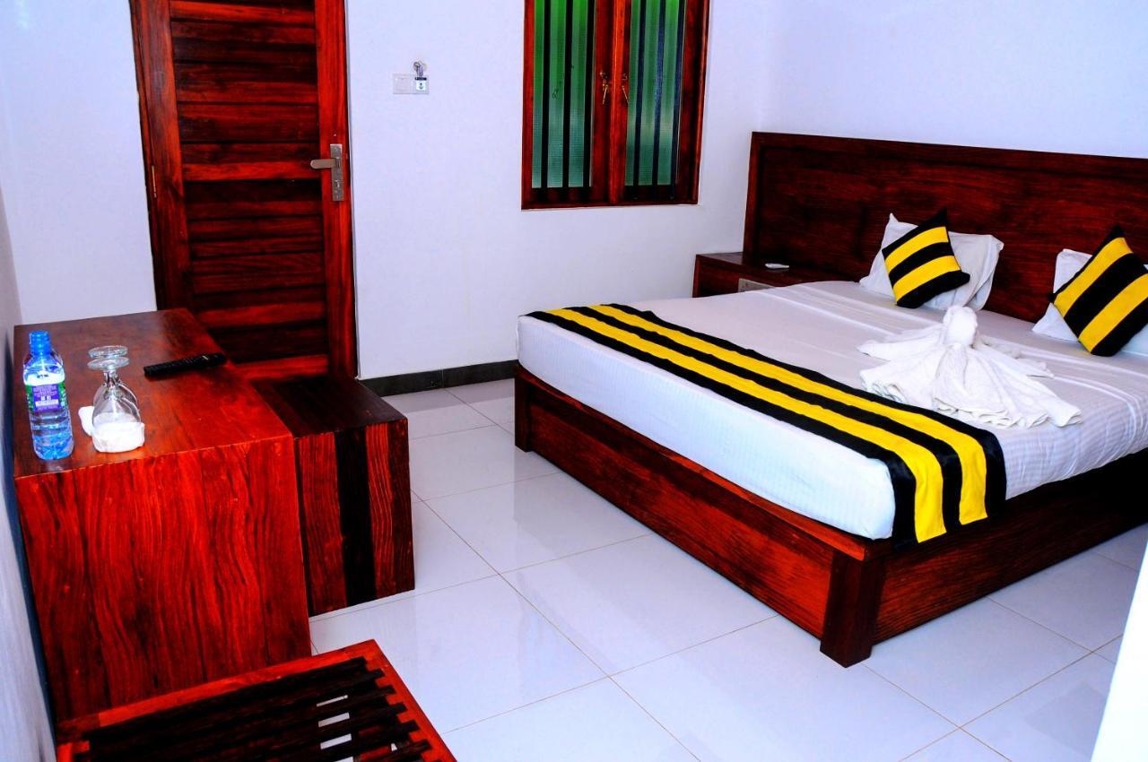 Happy Banana Hotel Unawatuna Extérieur photo