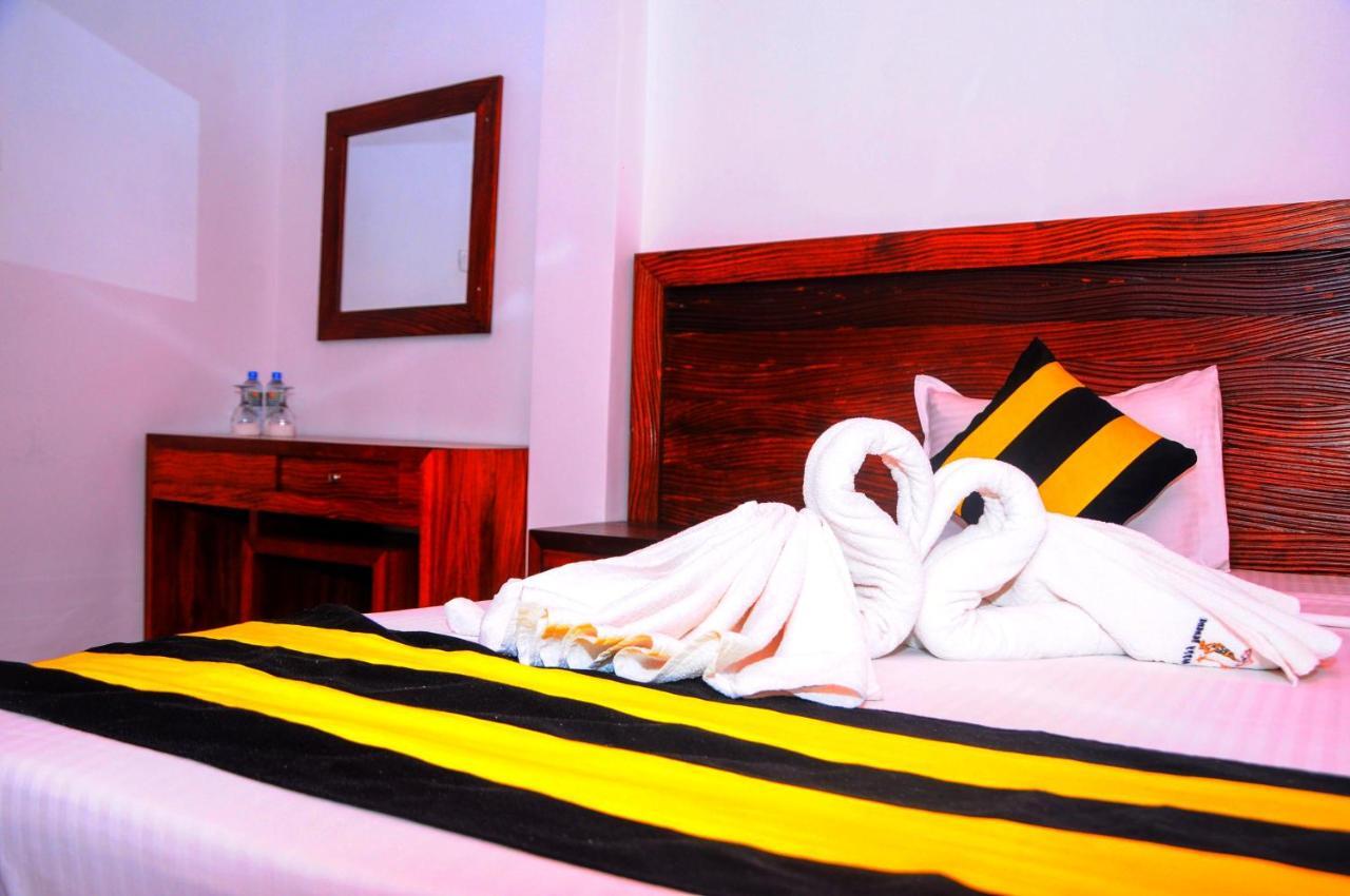 Happy Banana Hotel Unawatuna Extérieur photo