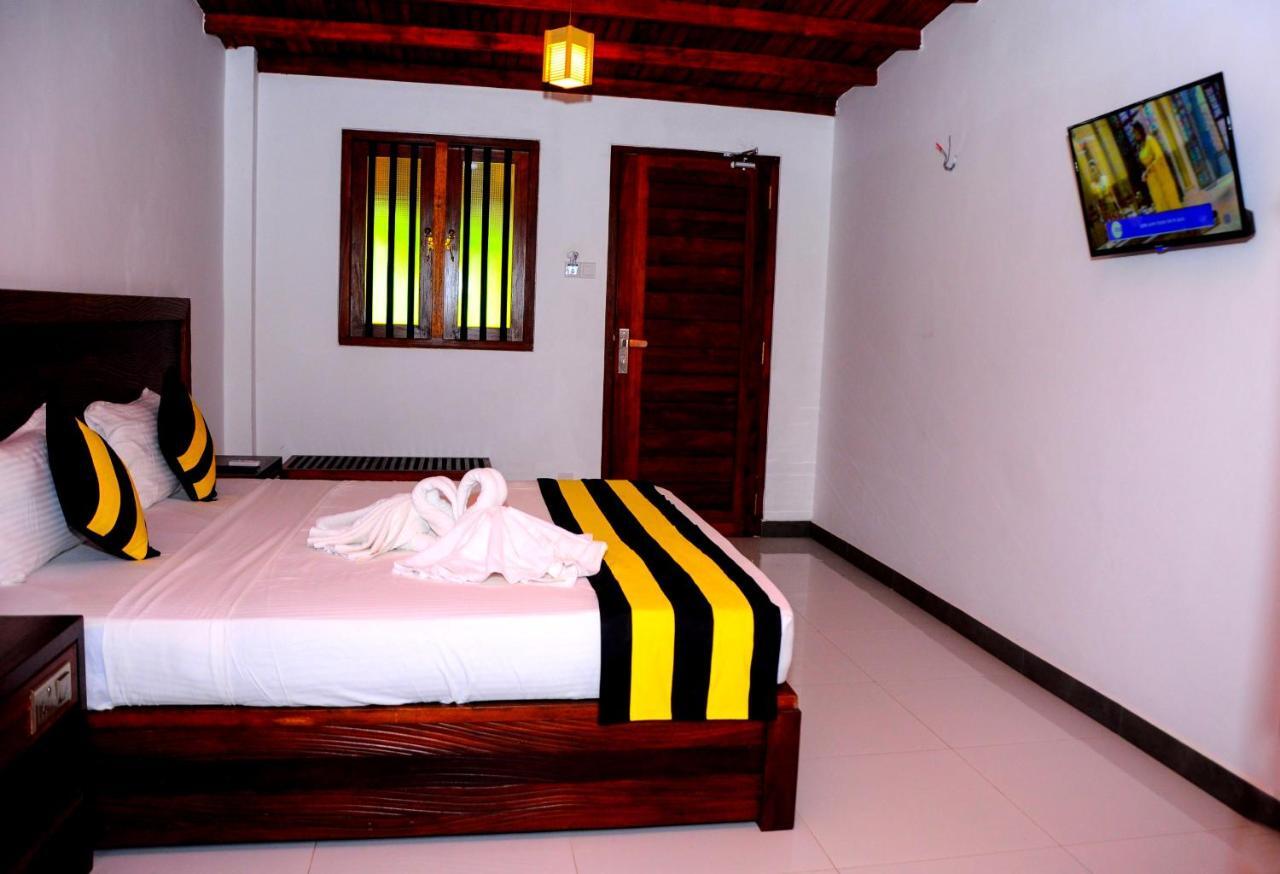 Happy Banana Hotel Unawatuna Extérieur photo